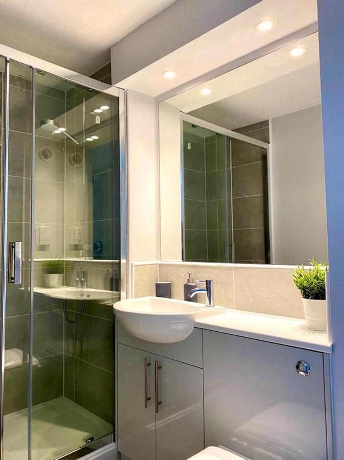3 Bedroom - 2 Bathroom Townhouse In Corstorphine Near Murrayfield Stadium - Direct Bus To Edinburgh City Centre In 20 Minutes - Two Private Parking Spaces - Private Sunny Garden - Recently Refurbished 외부 사진