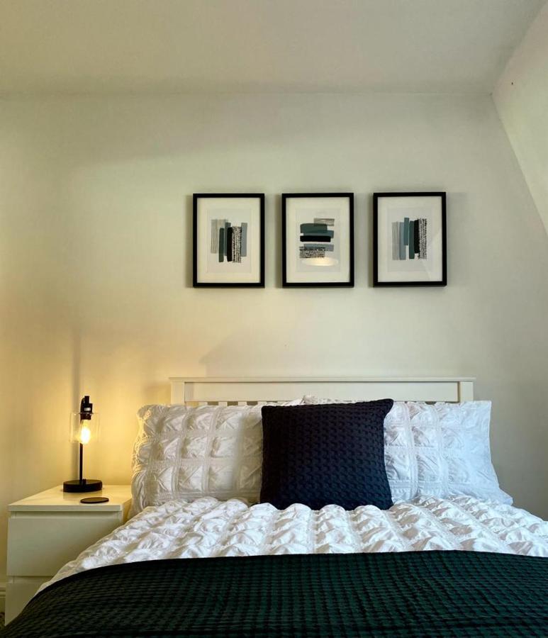 3 Bedroom - 2 Bathroom Townhouse In Corstorphine Near Murrayfield Stadium - Direct Bus To Edinburgh City Centre In 20 Minutes - Two Private Parking Spaces - Private Sunny Garden - Recently Refurbished 외부 사진