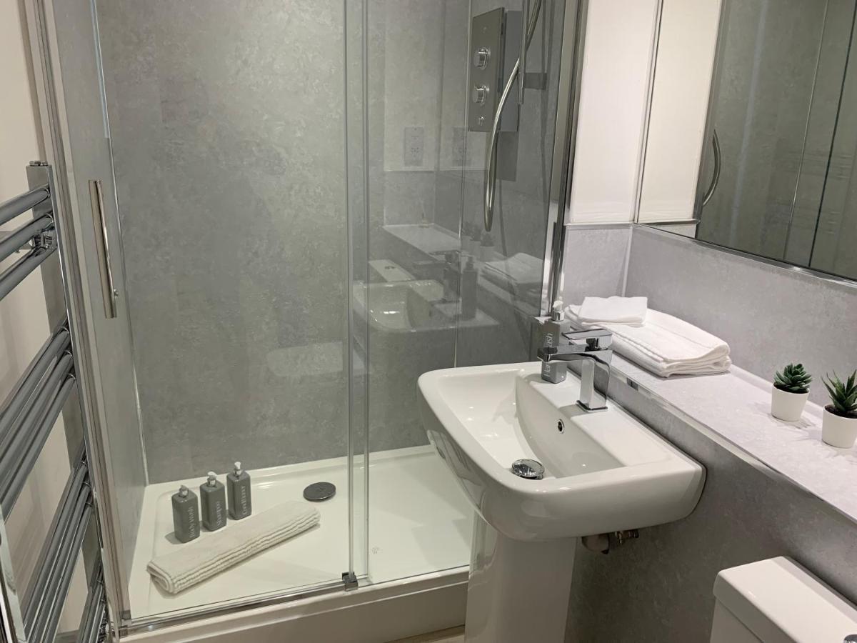 3 Bedroom - 2 Bathroom Townhouse In Corstorphine Near Murrayfield Stadium - Direct Bus To Edinburgh City Centre In 20 Minutes - Two Private Parking Spaces - Private Sunny Garden - Recently Refurbished 외부 사진