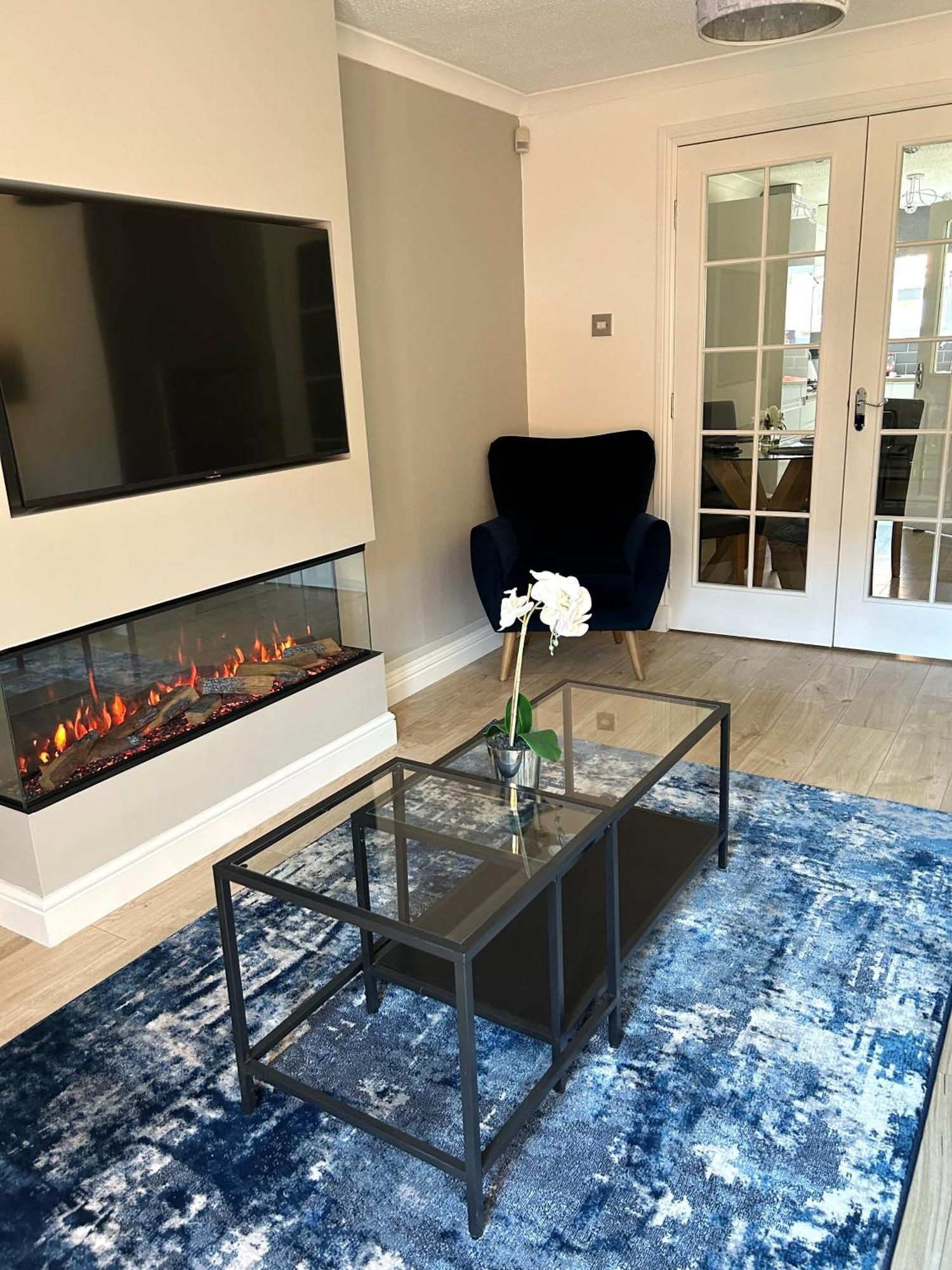 3 Bedroom - 2 Bathroom Townhouse In Corstorphine Near Murrayfield Stadium - Direct Bus To Edinburgh City Centre In 20 Minutes - Two Private Parking Spaces - Private Sunny Garden - Recently Refurbished 외부 사진